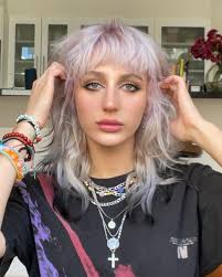 It's giving Icelandic alien creature 👽 👽 👽 done by our salon owner  @la.hairwitch Very proud of this one, @gokeegango ily thanks for trusting  me. Clean ten bleach and tone Toned with @