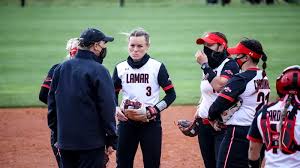 Softball Powers Through to Defeat Texas Southern