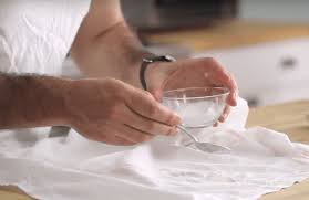 Apr 30, 2020 · unless you're going for a very specific look, never add undiluted bleach directly to clothing. Using Bleach To Whiten Your Clothes This Is The Best Way To Do It