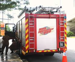 Bomba is a malay word derived from the portuguese bombeiros which means 'firefighters'. Fire Engines Photos Photo Of Malaysia Fire Rescue Dept Scania