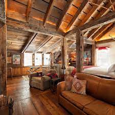 Inside A Stylish And Cozy Vermont Ski Lodge Rustic House Cabin Interiors Rustic Cabin