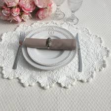 Le set de table blanc allie le côté pratique pour éviter de salir la. Oval Table Mats Boutis Fashion Kaszer Off White Laboutiquedelea