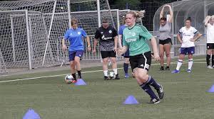 ɛf tseː ˈʃalkə nʊl fiːɐ̯), schalke 04, or abbreviated as s04 (german: Neu Frauen Und Madchen Kicken Auf Schalke