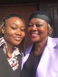 À la recherche d'une bricole de nounou je suis a port Gentil