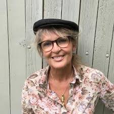 Catherine Loy's Instagram, Twitter & Facebook