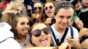 Louise Fallon (@LouiseF69198020)