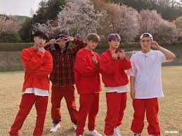 They debuted on september 15, 2015 with the single my type. Ikon Mnet Kingdom Legendary War Ikon Amino