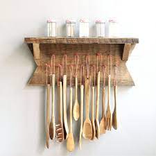 Highlights von wood wood bei breuninger shoppen! Vintage Wooden Kitchen Utensils With Rack Etsy Holzregal Holzmobel Regal