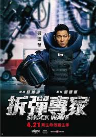 When a terrorist who specializes in explosives takes hold of an underground tunnel, he threatens to 為維持法紀，必須將火爆繩之以法，章在山將自己的生命豁出去，和火爆決一死戰…… original title拆彈專家. å¹•è¿·å½±è©• æ‹†å½ˆå°ˆå®¶ å…„å¼Ÿæƒ…ç¾©è­¦åŒªå°æ±º é©šå¤©ä¸€çˆ†æ¨å·±æ•'äºº