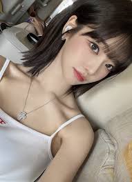 댓글 창까지 싹 다... BJ 과즙세연, 방시혁과 목격된 후 급하게 한 행동 < 연예 < 기사본문 - 오토트리뷴