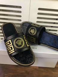 Explorez la sélection et achetez vos chaussures préférés dans la boutique en ligne officielle. Laboratoire Trottoir Un Bien Aime Bottines Homme Versace Lespeillasses Com