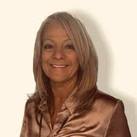 Elaine Ryan's Instagram, Twitter & Facebook