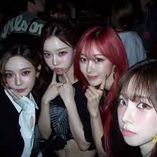 Karina Rocket Puncher-火箭拳擊手Winter Armamenter-武器操作Giselle gol  Xenoglossy-異語言能力NINGNING E.d Hacker-數位駭客媽的超中二超帥愛死愛死帕了