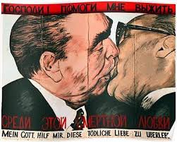 Mein Gott Hilf Mir Diese Tödliche Liebe Zu überleben Fraternal Kiss Poster By Valentinahramov East Side Gallery Berlin Wall Kissing In Public