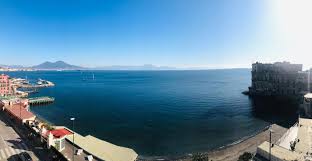 Foto über sträuche, frühling, meer, marinesoldat, gesehen, narragansett, mittelmeer, fallen, park, ruhe, stein, höhle, hügel, möven, . B B Vista Mare Gastezimmer Napoli