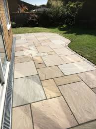Patio S Sandstone Paving Sandstone Sets For Border Sandstone Paving Patio Garden Design Garden Slabs