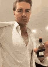 GIFs de perfumes | Tenor