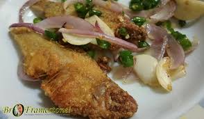 Sebiji limau kasturi / sedikit perahan lemon. Enaknya Nikmati Ikan Pekasam Dengan Nasi Putih