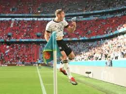 Search, discover and share your favorite cristiano ronaldo gifs. Qgpqjejqnm0fqm
