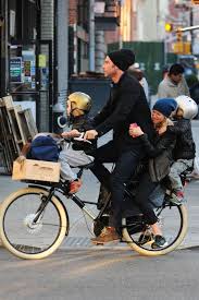 Liev Schreiber And Naomi Watts Celebrity Families Velosiped Malyshi