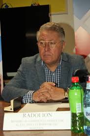 Sindicatul lui ion radoi a dat publicitatii, vineri seara, un comunicat de presa in care sustine ca in cazul grevei de la metrou nu se aplica legea sindicatelor, conform careia ar fi trebuit sa asigure o treime din activitate. Directorul Metrorex Este Schimbat Din FuncÈ›ie La Presiunile Puternicului Sindicalist Ion RÄƒdoi