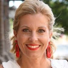 Caroline Starr's Instagram, Twitter & Facebook