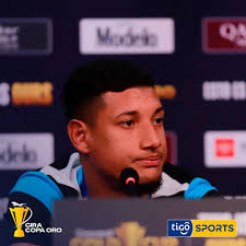 Tenemos que intentar crecer entre todos. Muchas veces hay mucho pesimismo y  el peor enemigo somos nosotros mismos. Hay que creer más en los nuestros",  declaró el DT de Honduras, Diego Vázquez,