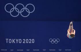 当日，在 东京奥运会 游泳 男子100米 自由泳 决赛中， 美国 选手德雷赛尔获得冠军，澳大利亚选手查默斯和俄罗斯选手科列斯尼科夫分获二三名。 7月29日，美国选手德雷赛尔在比赛中。 Jn9tny3bu2uium
