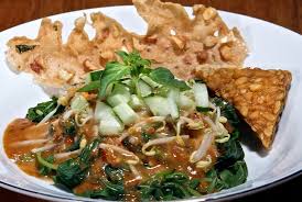 Berbeda dengan negara barat yang mengolah salad dengan mencampurkan saus ala western, indonesia punya caranya sendiri untuk mengolah kuliner berbahan dasar sayur atau buah ini dengan balutan saus kacang yang nikmat. Ragam Salad Tradisional Indonesia Dalam Balutan Saus Kacang