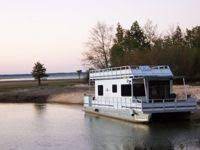 Pontoons are easy to captain, can accommodate parties up to 30. Lakeside Marina Lodge Lake Marion South Carolina Lakeside Resort Houseboat Rentals Vacation Resorts