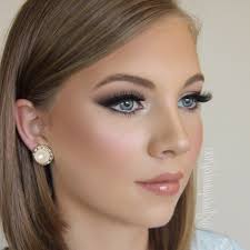Wenn der effekt zu schwach ausfällt, können sie im anschluss eine weitere schicht auftragen. 75 Inspirierende Abend Make Up Vorschlage Fur Stilvolle Damen