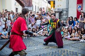 Muzică medievală, cavaleri şi domniţe festivalul medieval de la sibiu. Central Romania City Gathers Over 200 Artists For Medieval Festival Romania Insider
