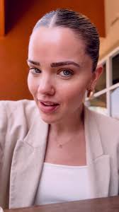 Strawberry Glaze Skin Smoothie Review by Hailey Bieber