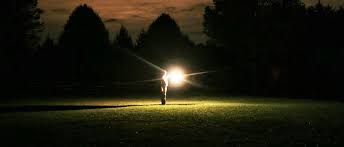 Cahaya menerangi jalan gelap