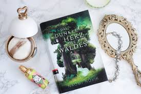 Das Dunkle Herz Des Waldes Rezension Naomi Novik Fantasy Cbj 2 Fantasy Buch Bucher Neuerscheinungen Buchlisten