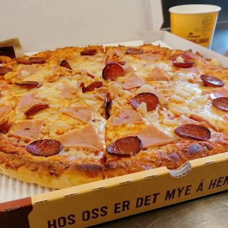 Pizzabakeren - Løøøøørdag 😍🍕 Visste du at hos oss får du alltid stor pizza  nr 26 med skinke, pepperoni og ananas til 172,-? Om du vil bytte ananas mot  en annen grønnsak