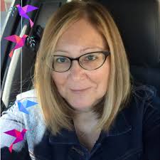 Are dinner shows located within Dollywood park?