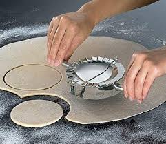 Kuchenprofi 803602800 Ravioli Former Gross Aus Edelstahl Amazon De Kuche Haushalt In 2020 Edelstahl Ravioli Kuche
