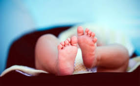 Würde schon gerne einleitung vermeiden. Erstes Baby 2021 Kommt 4 Sekunden Nach Dem Jahreswechsel Zur Welt Mutter Corona Positiv Nordisch Info