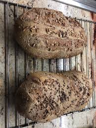 Fatto solo con cereali integrali e semi. Pane Ai Cereali Cottura Forno Elettrico Di Casa