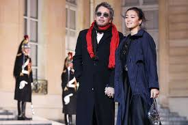 His first mainstream success was the 1976 album, oxygene which led him to fame. Omg Gong Li Secretly Marries 70 Year Old French Guy