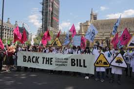 Condensé de l'anglais rebellion against extinction, « rébellion contre l'extinction »), souvent abrégé en xr, est un mouvement social écologiste international qui revendique l'usage de la désobéissance civile non violente afin d'inciter les gouvernements à agir dans le but d'éviter les. Extinction Rebellion Archives Impakter