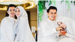 Bekas anggota kumpulan nasyid unic ini mempunyai seorang anak bernama sofea solehah, 15, yang menetap bersama bekas isteri di singapura. Fitri Haris Dan Isteri Ketiga