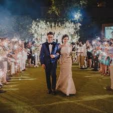 Popbela sudah menyiapkan inilah 10 ide dekorasi pernikahan sederhana yang murah tapi mewah yang bisa kamu tiru. Apa Saja Ide Ide Yang Berkelas Dan Elegan Untuk Dekorasi Pernikahan Yang Bisa Dibuat Sendiri Galena