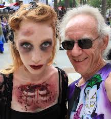 Zombie girl and a selfie ....