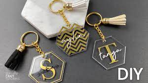 Acrylic Keychain With Vinyl Acrylic Keychain Tutorial Cricut Youtube Keychain Design Keychain Diy Jewellery Designs