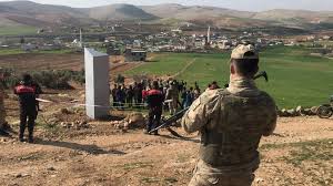 Monolit, yekpare taş veya kayadan meydana gelen, görünüşte dağ benzeri bir jeolojik veya teknolojik, büyük boyutlu bir kitledir. Aljdqmt0kydwqm