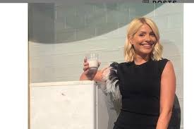 The latest tweets from love holly willoughby (@hollywillslover). Holly Willoughby Appears To Be Selling Her Fridge On Instagram But Fans Think They Have It Figured Out Manchester Evening News