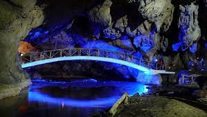 De exemplu, numai brukenthalul îţi ia câteva ore bune, iar turnul sfatului te îmbie să rămâi mai mult pentru a survola cu privirile clădirile vechi. Cele Mai Frumoase Locuri Din JudeÅ£ul Hunedoara Epoch Times Romania