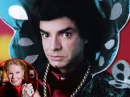 Eugenio es padre de cuatro hijos. Julio Esteban El Personaje De Eugenio Derbez Que Imita A Walter Mercado Actitudfem
